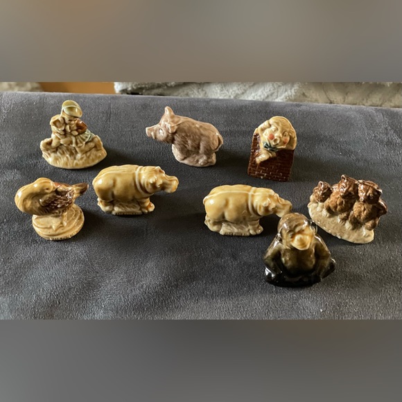 Wade Red Rose Tea Figures 8 Including 3 Bears - Picture 1 of 1